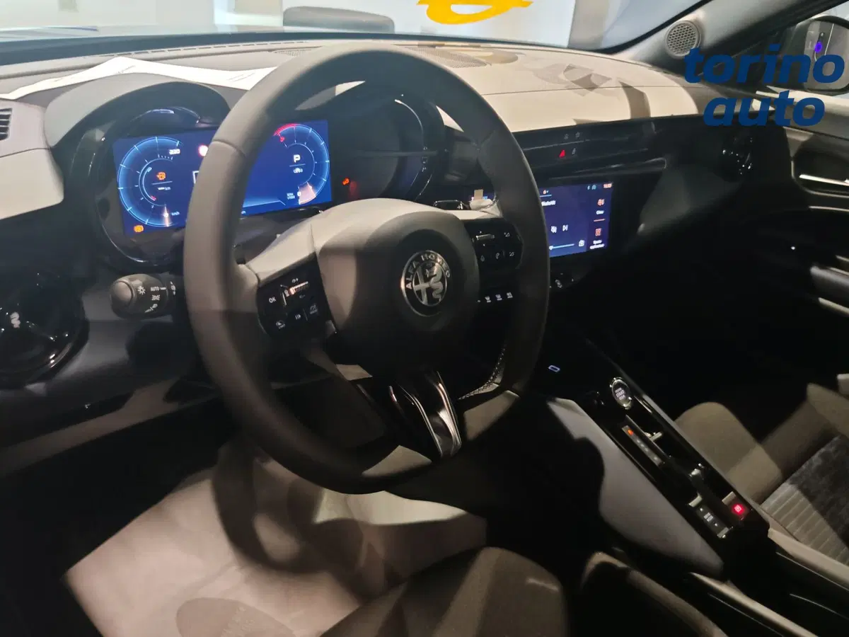 Alfa Romeo Junior nuova a Torino (8)