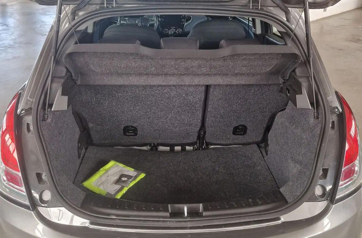 Lancia Ypsilon usata a Terni (10)
