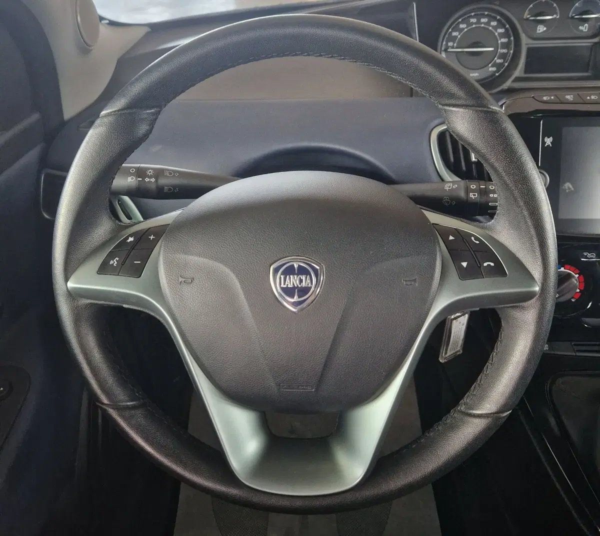 Lancia Ypsilon usata a Terni (12)