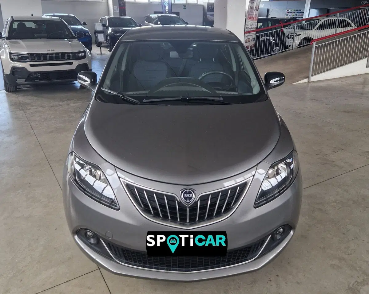 Lancia Ypsilon usata a Terni (2)