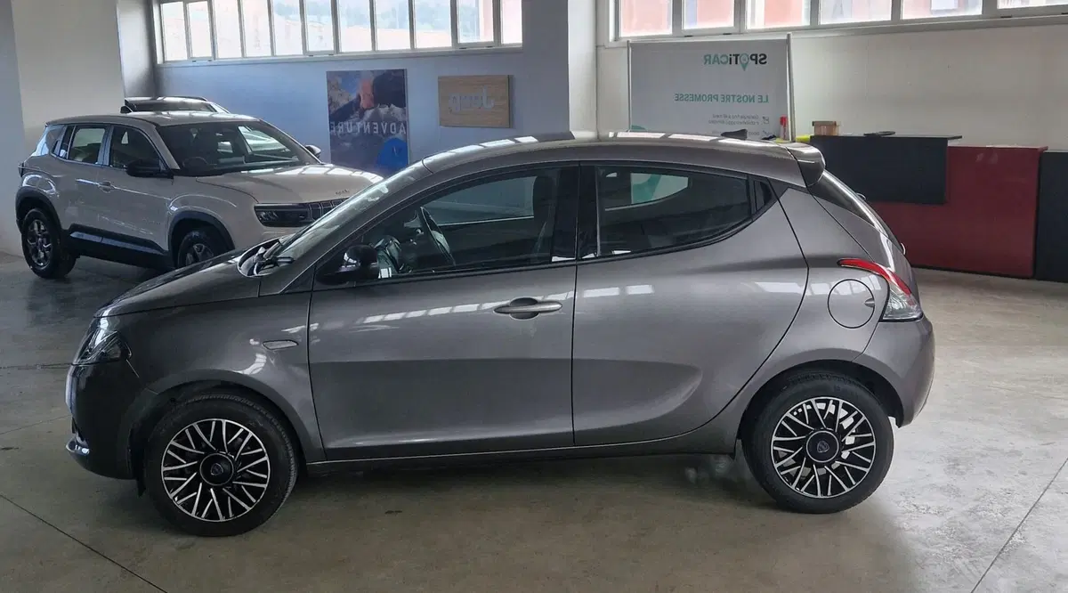 Lancia Ypsilon usata a Terni (3)