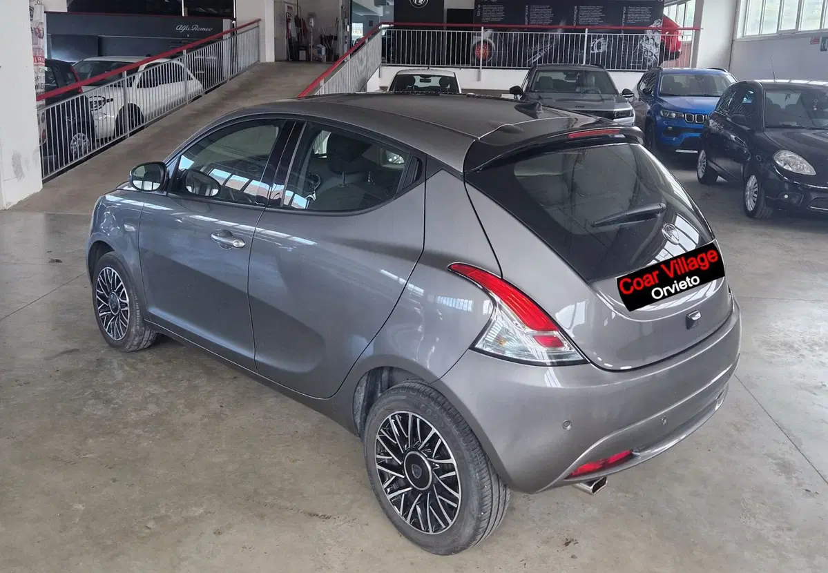 Lancia Ypsilon usata a Terni (4)
