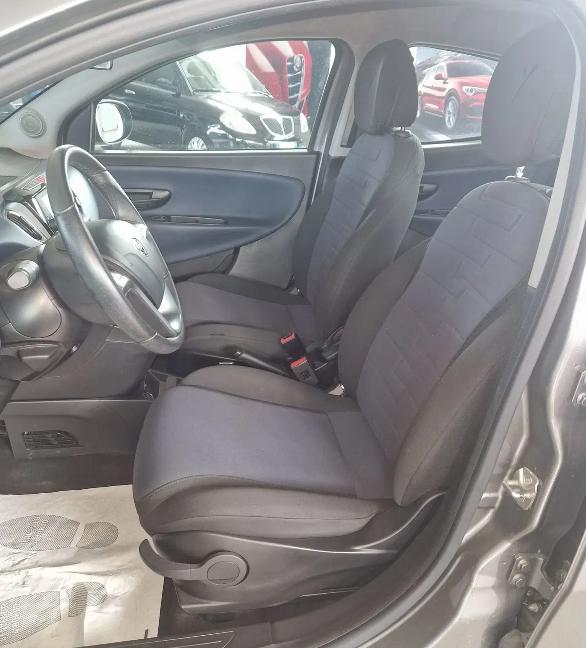Lancia Ypsilon usata a Terni (7)