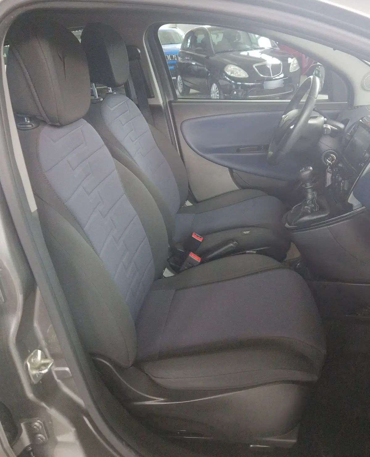 Lancia Ypsilon usata a Terni (8)