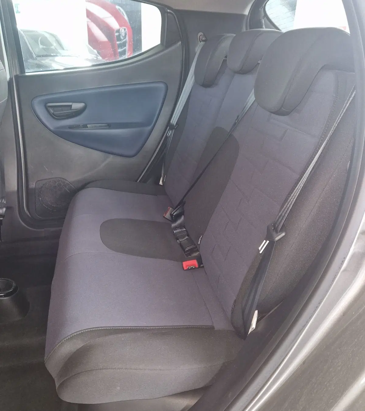 Lancia Ypsilon usata a Terni (9)