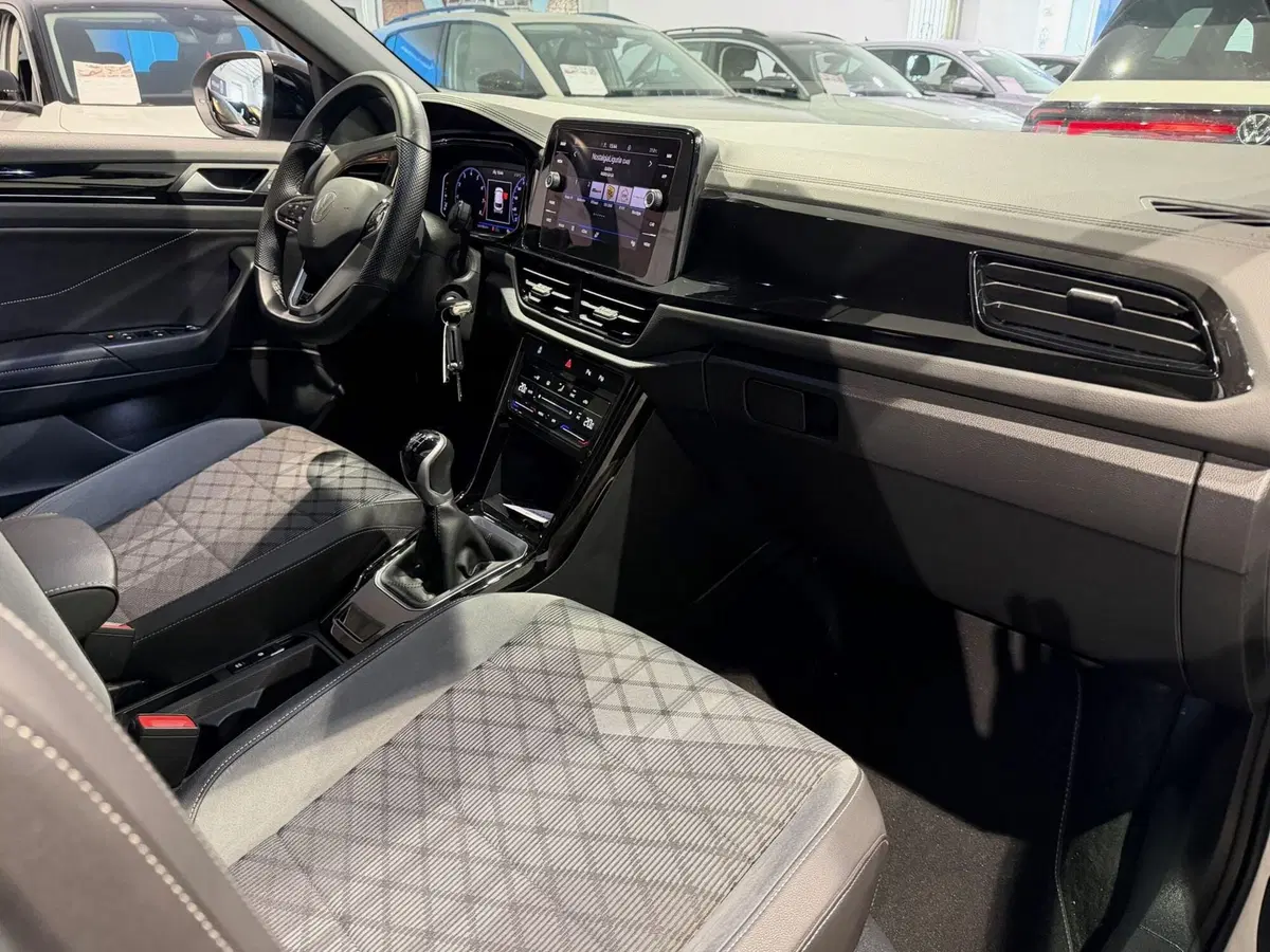 Volkswagen T-Roc usata a Genova (11)