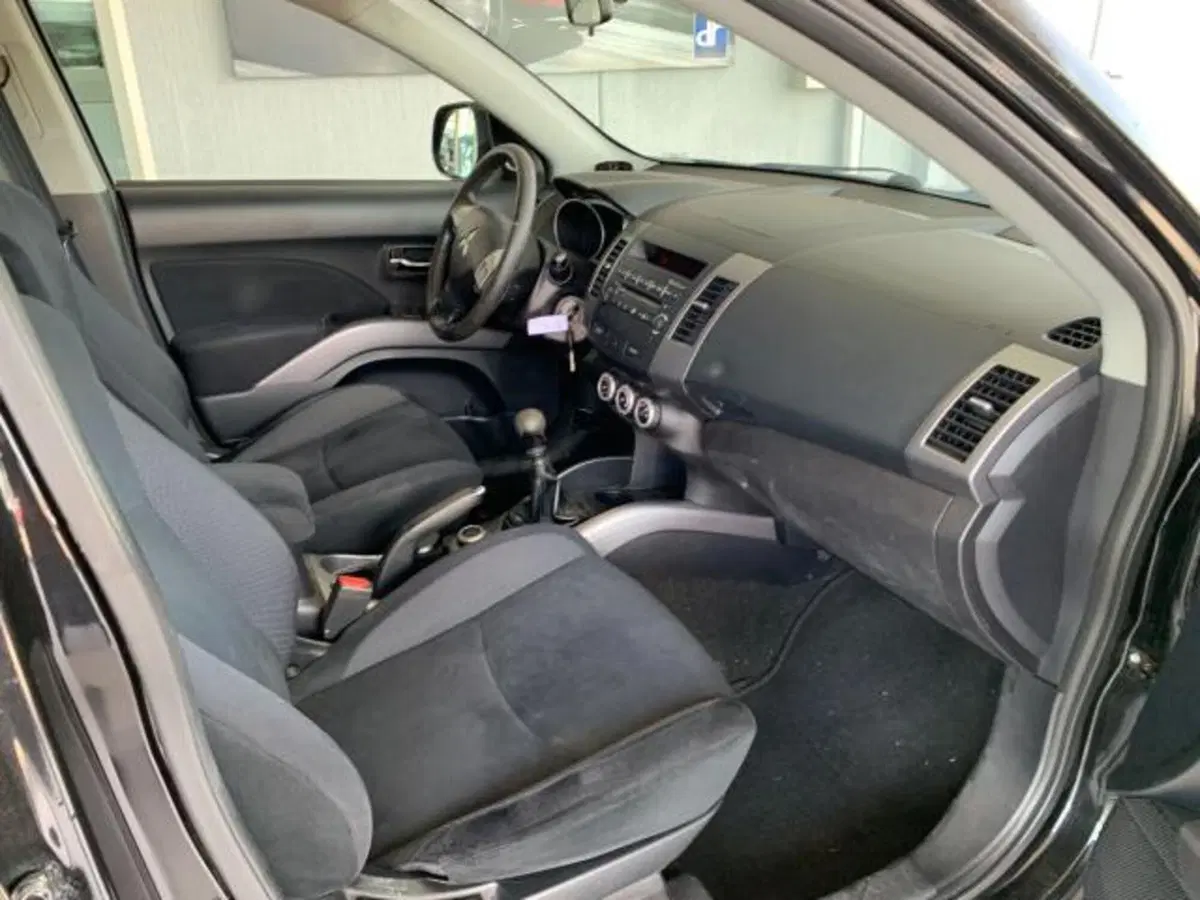 Mitsubishi Outlander usata a Trieste (10)