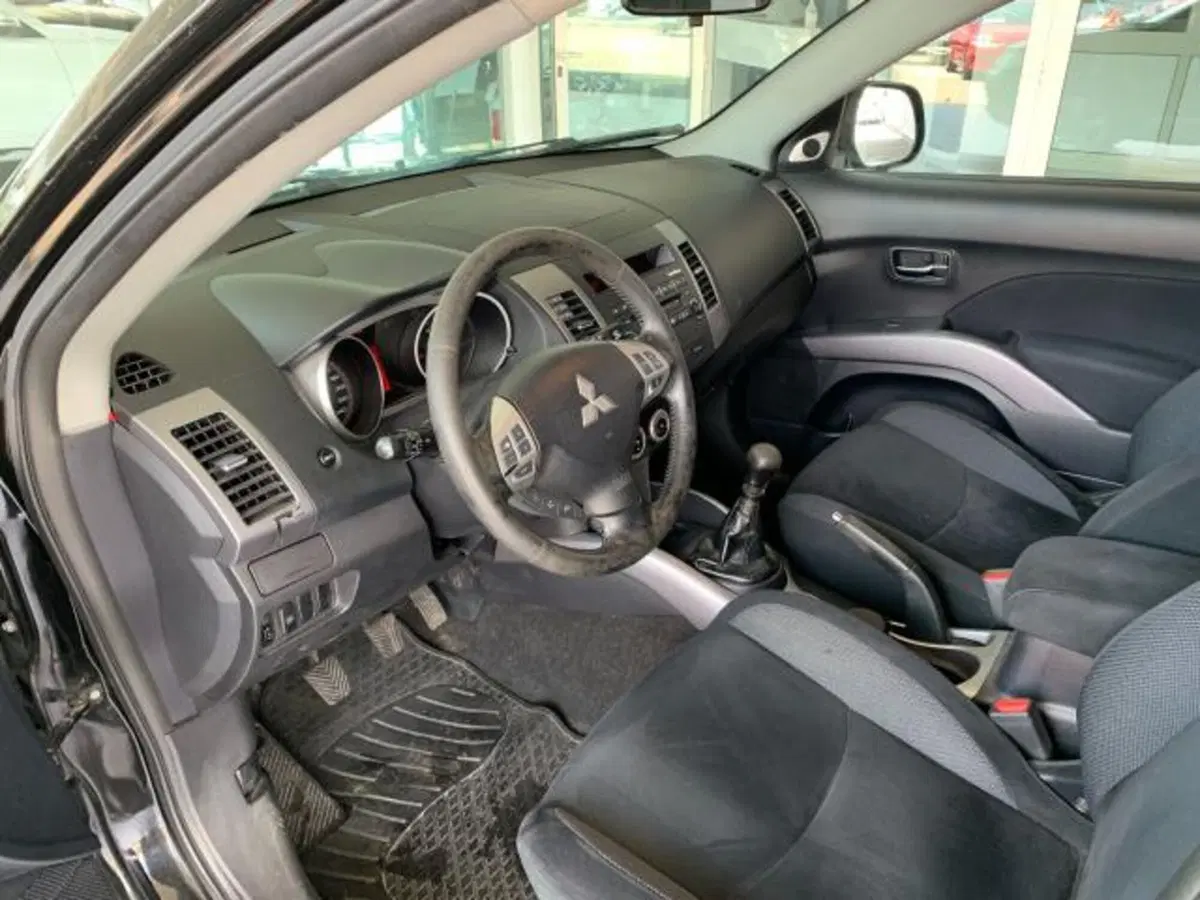 Mitsubishi Outlander usata a Trieste (12)
