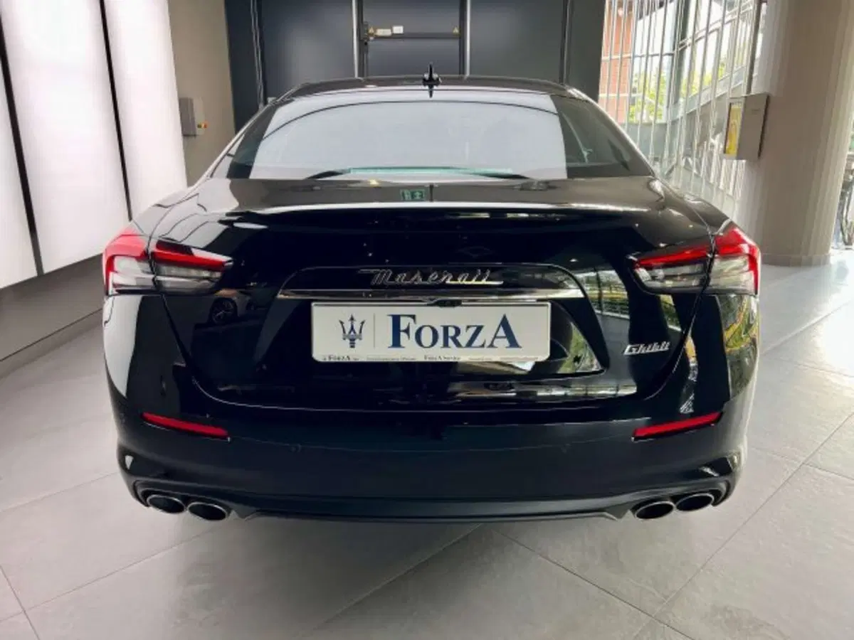 Maserati Ghibli usata a Torino (7)