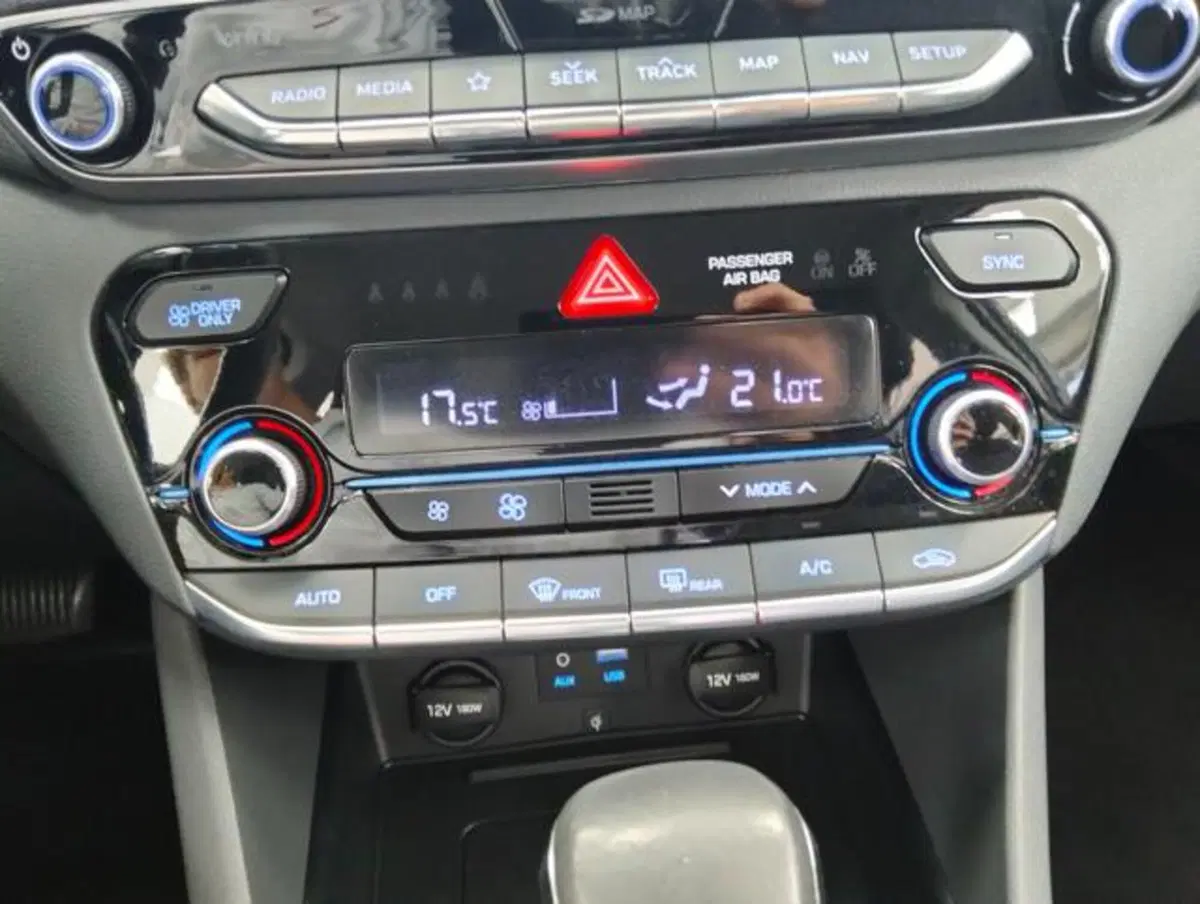 Hyundai Ioniq usata a Como (17)