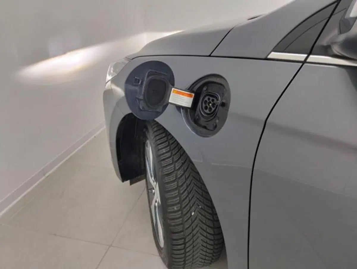 Hyundai Ioniq usata a Como (18)