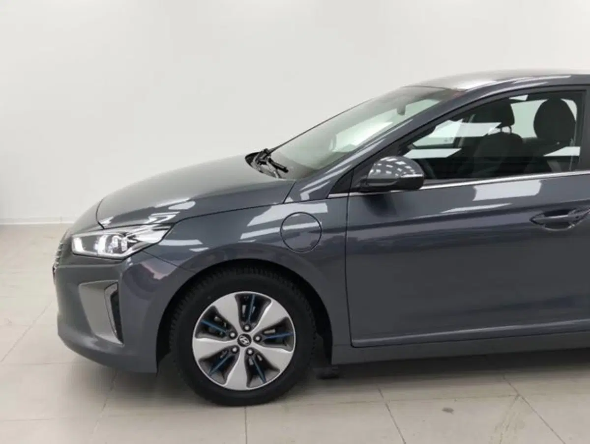 Hyundai Ioniq usata a Como (9)