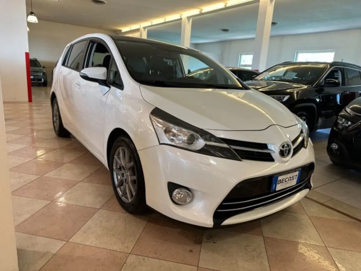 Toyota Verso usata a Vicenza (2)