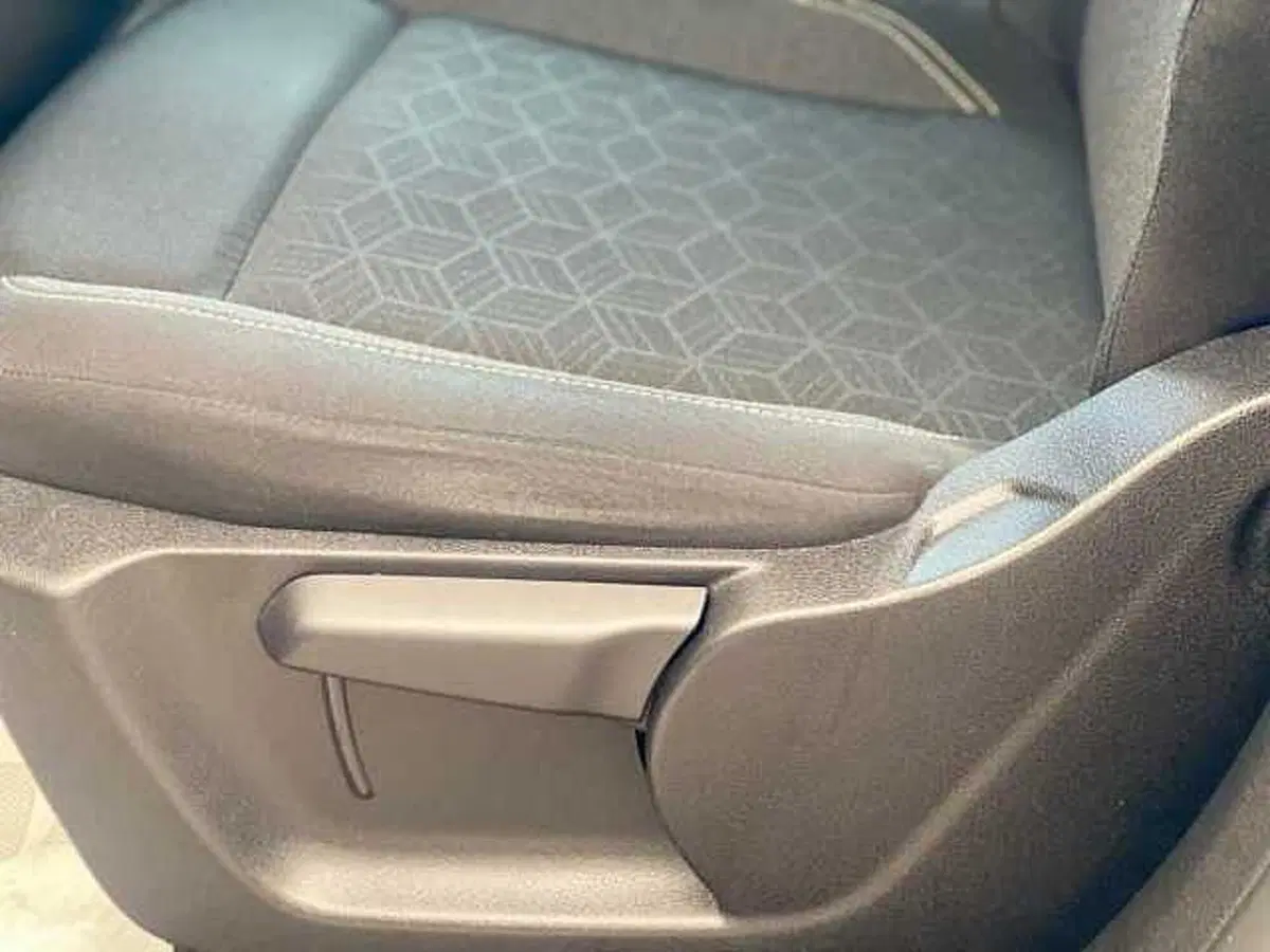 Peugeot Rifter usata a Venezia (11)