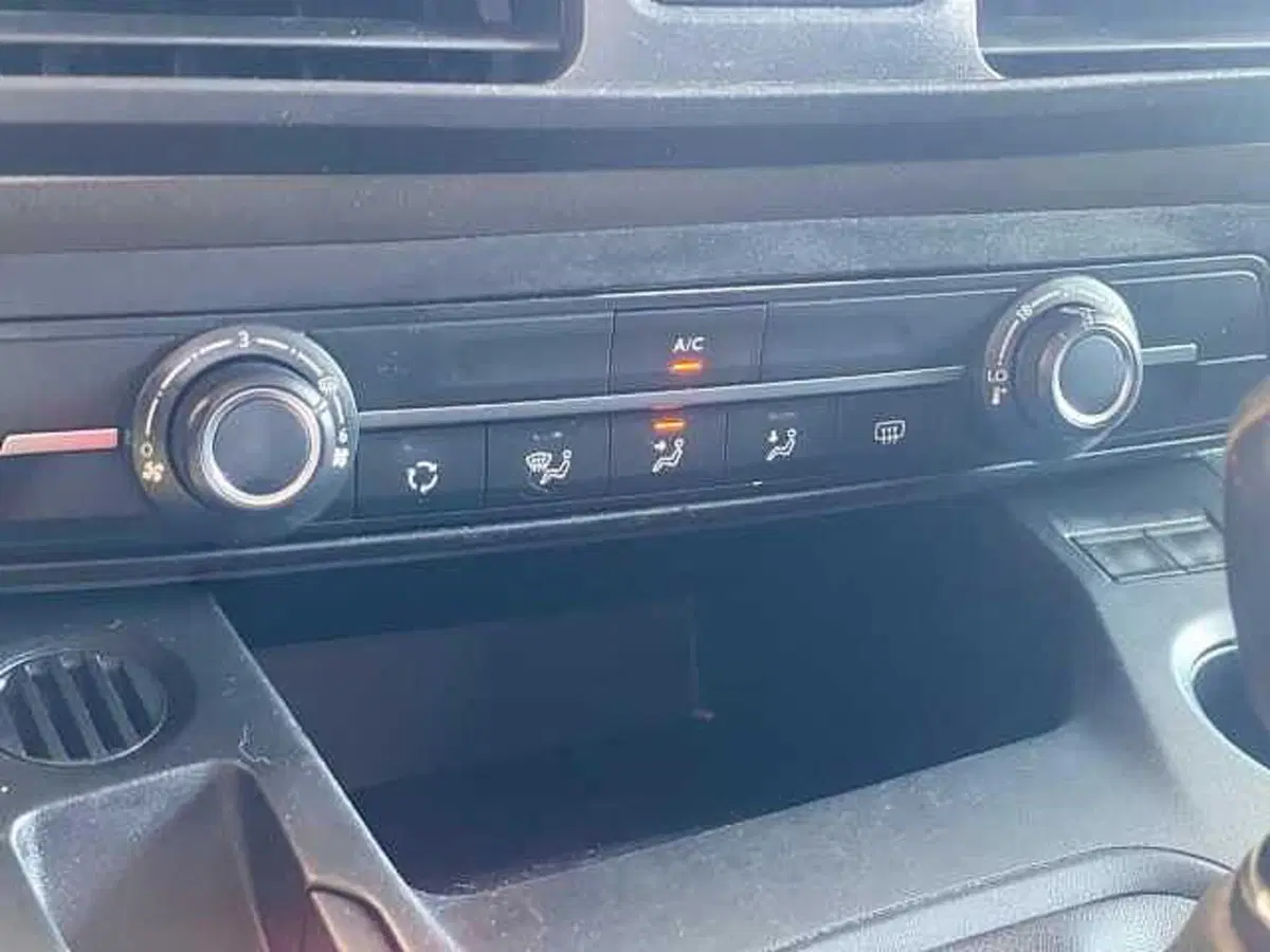 Peugeot Rifter usata a Venezia (14)