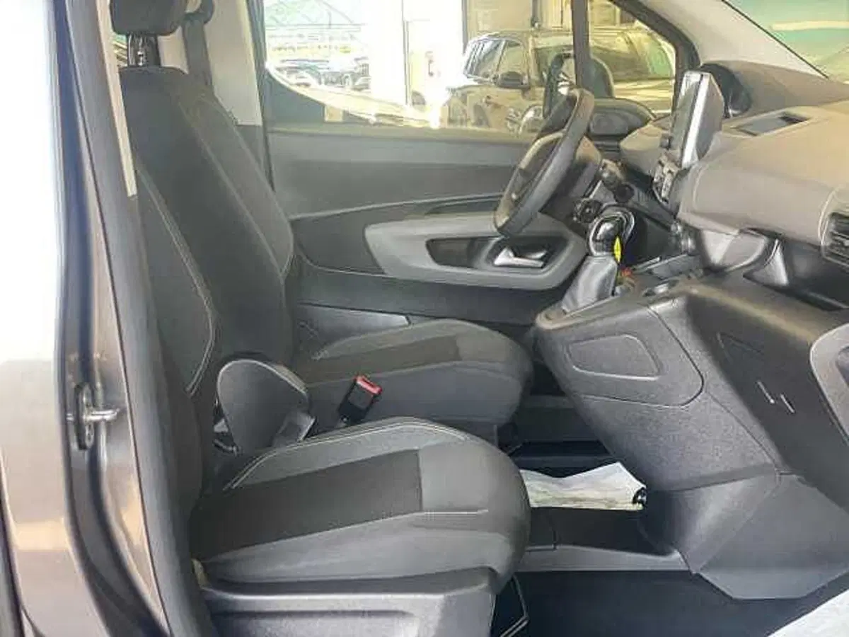 Peugeot Rifter usata a Venezia (9)