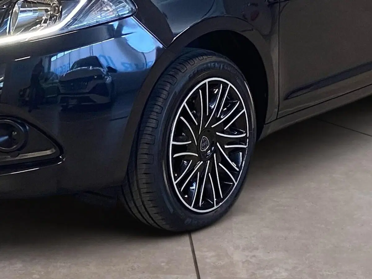Lancia Ypsilon usata a Torino (15)