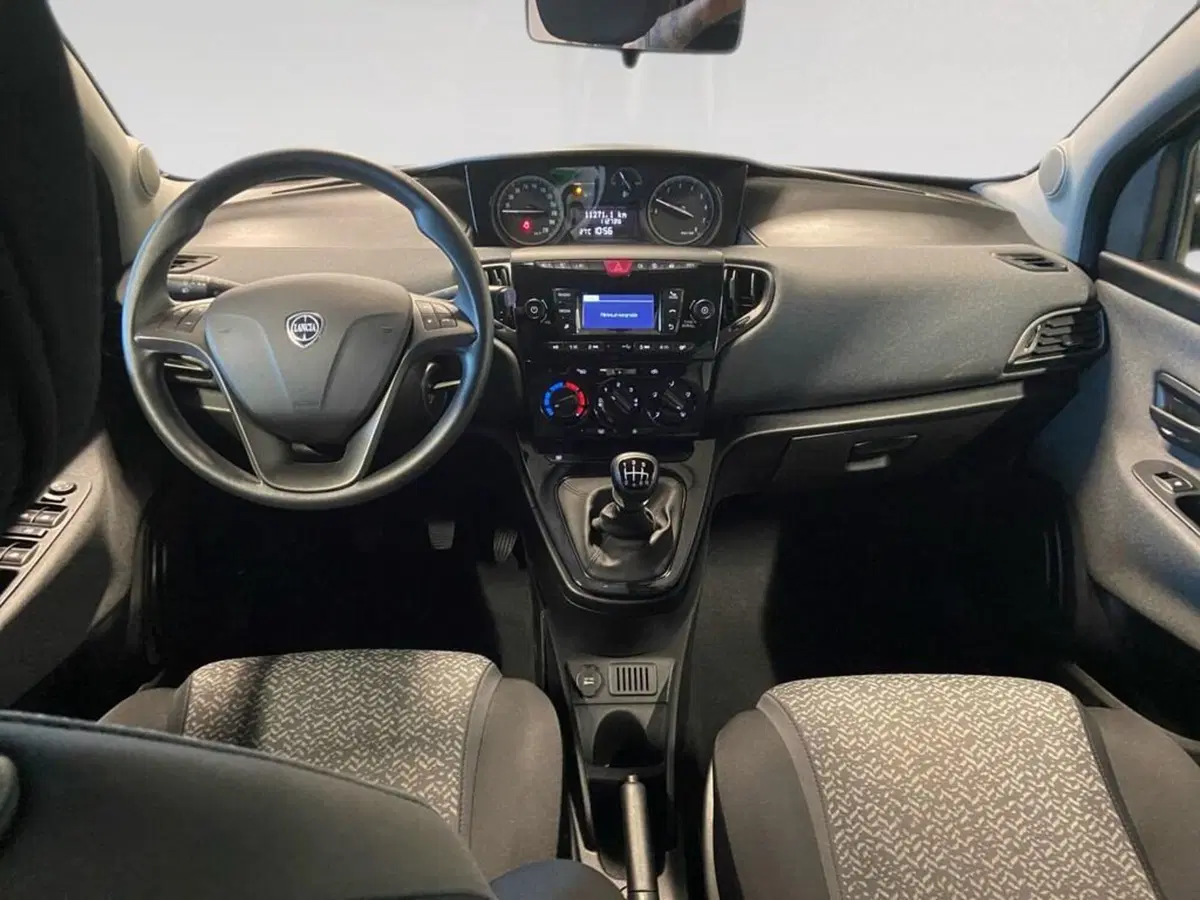 Lancia Ypsilon usata a Torino (6)
