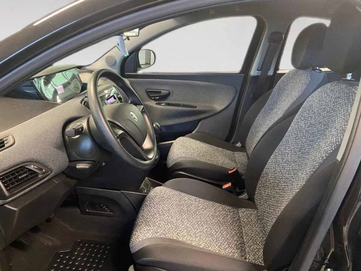 Lancia Ypsilon usata a Torino (7)