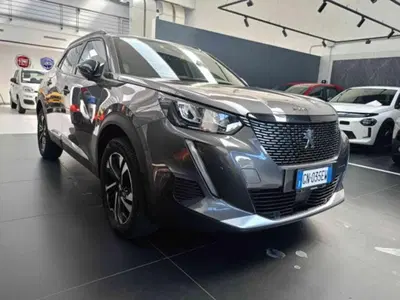 Peugeot 2008 PureTech 100 S&amp;S Allure Pack del 2023 usata a Vercelli
