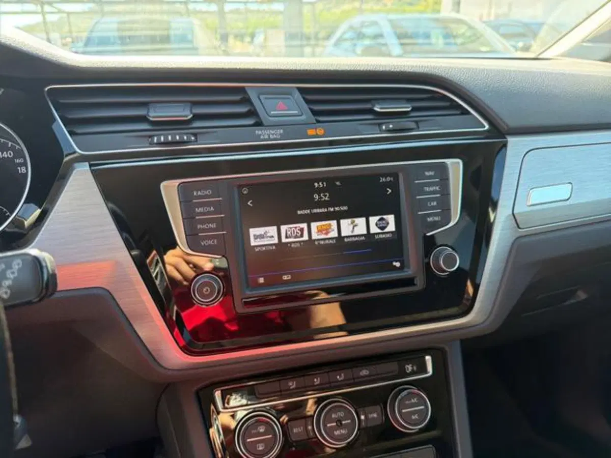 Volkswagen Touran usata a Sassari (11)