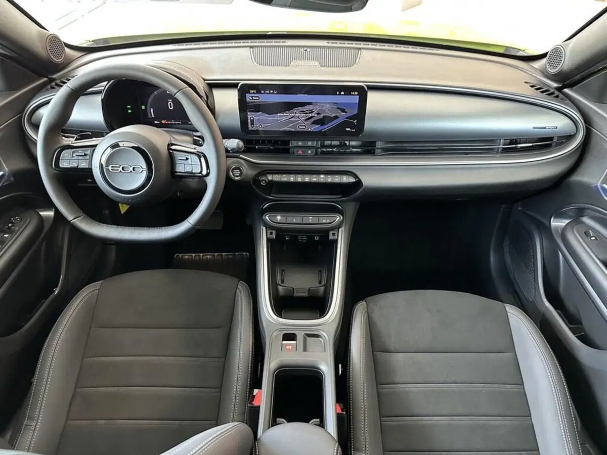 Fiat 600 nuova a Sondrio (10)