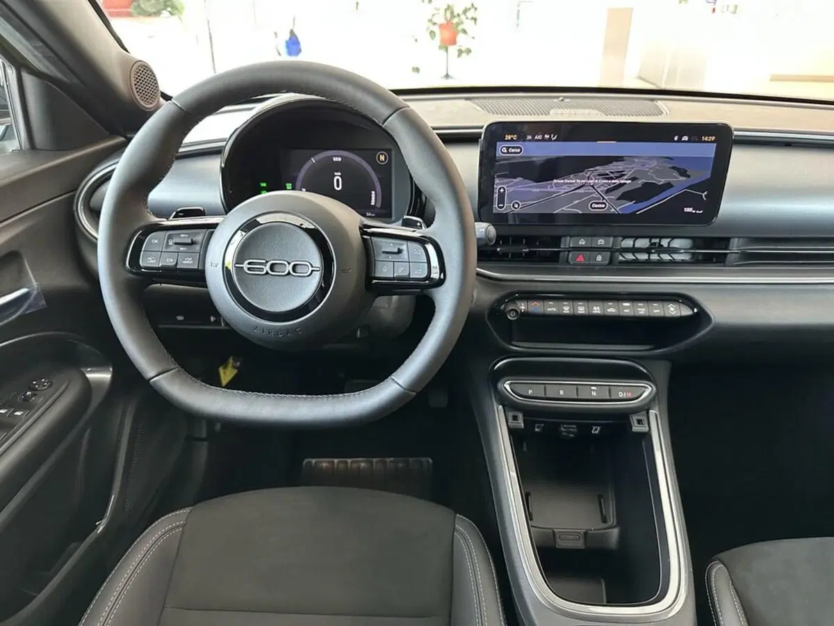 Fiat 600 nuova a Sondrio (11)