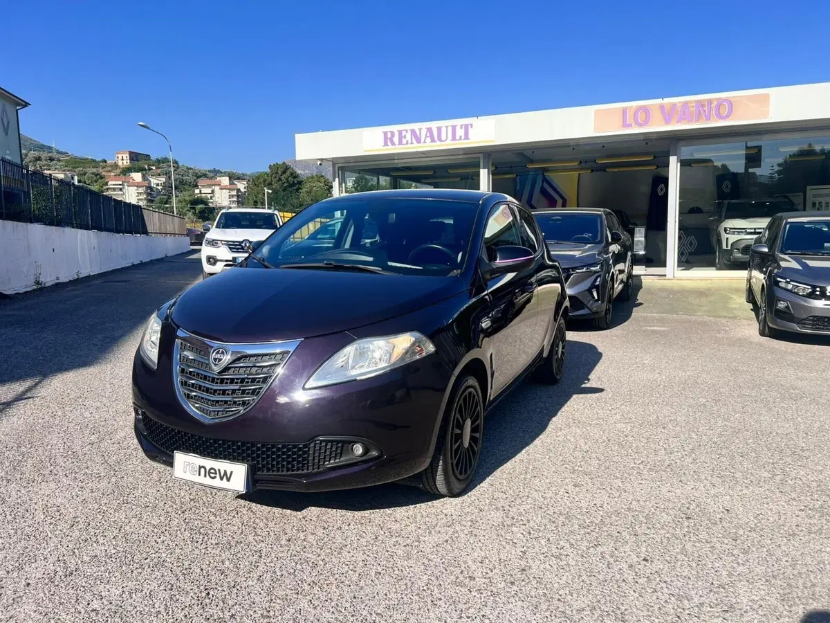 Lancia Ypsilon usata a Messina