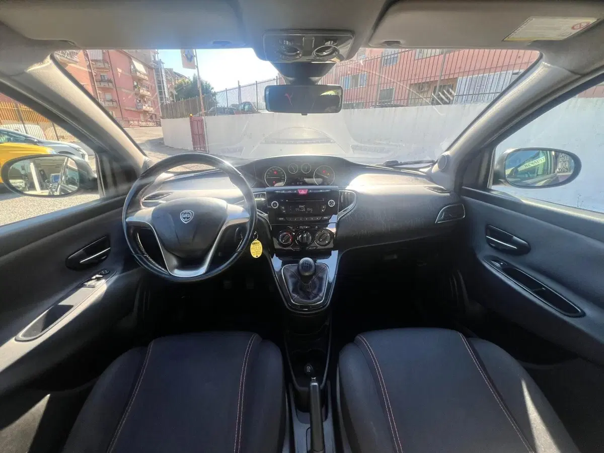Lancia Ypsilon usata a Messina (14)