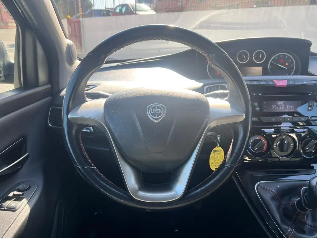 Lancia Ypsilon usata a Messina (15)