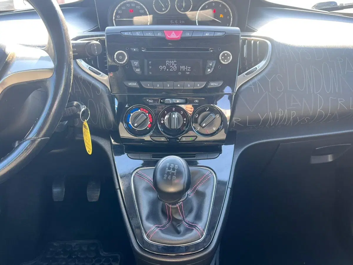 Lancia Ypsilon usata a Messina (16)