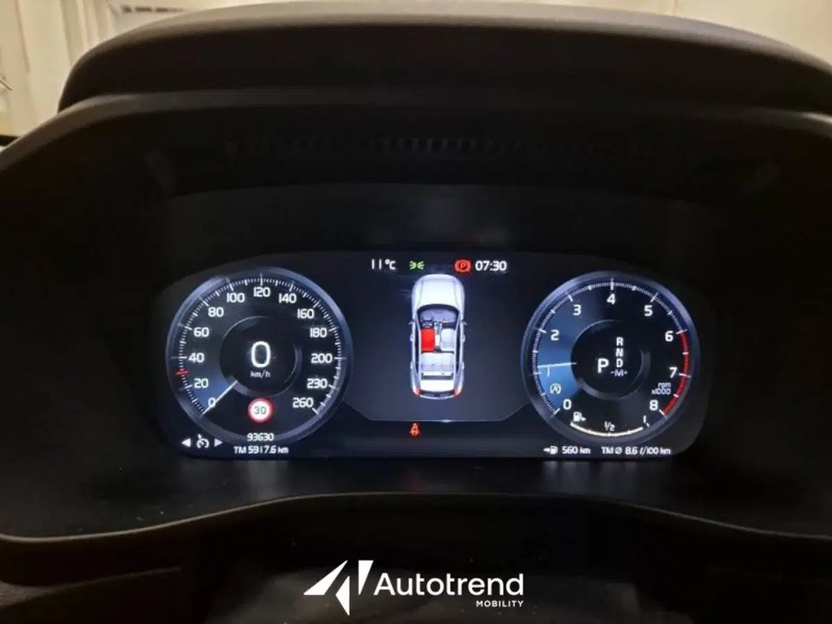 Volvo XC40 usata a Bari (8)