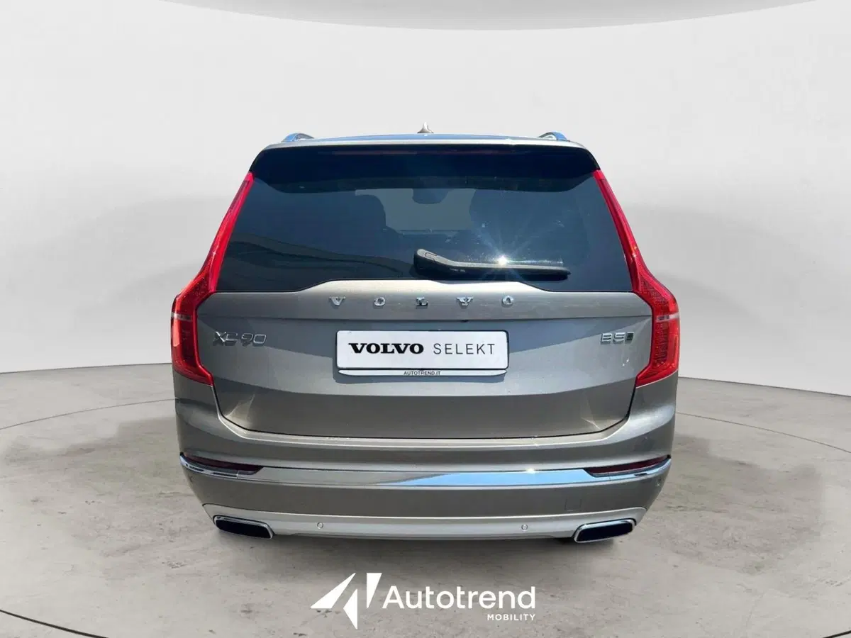 Volvo XC90 usata a Bari (4)