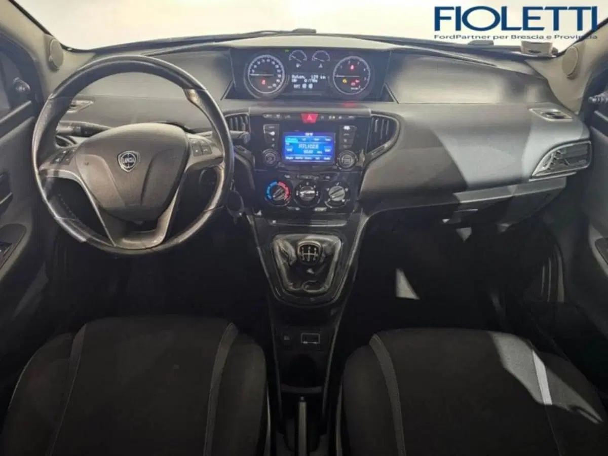 Lancia Ypsilon usata a Brescia (6)
