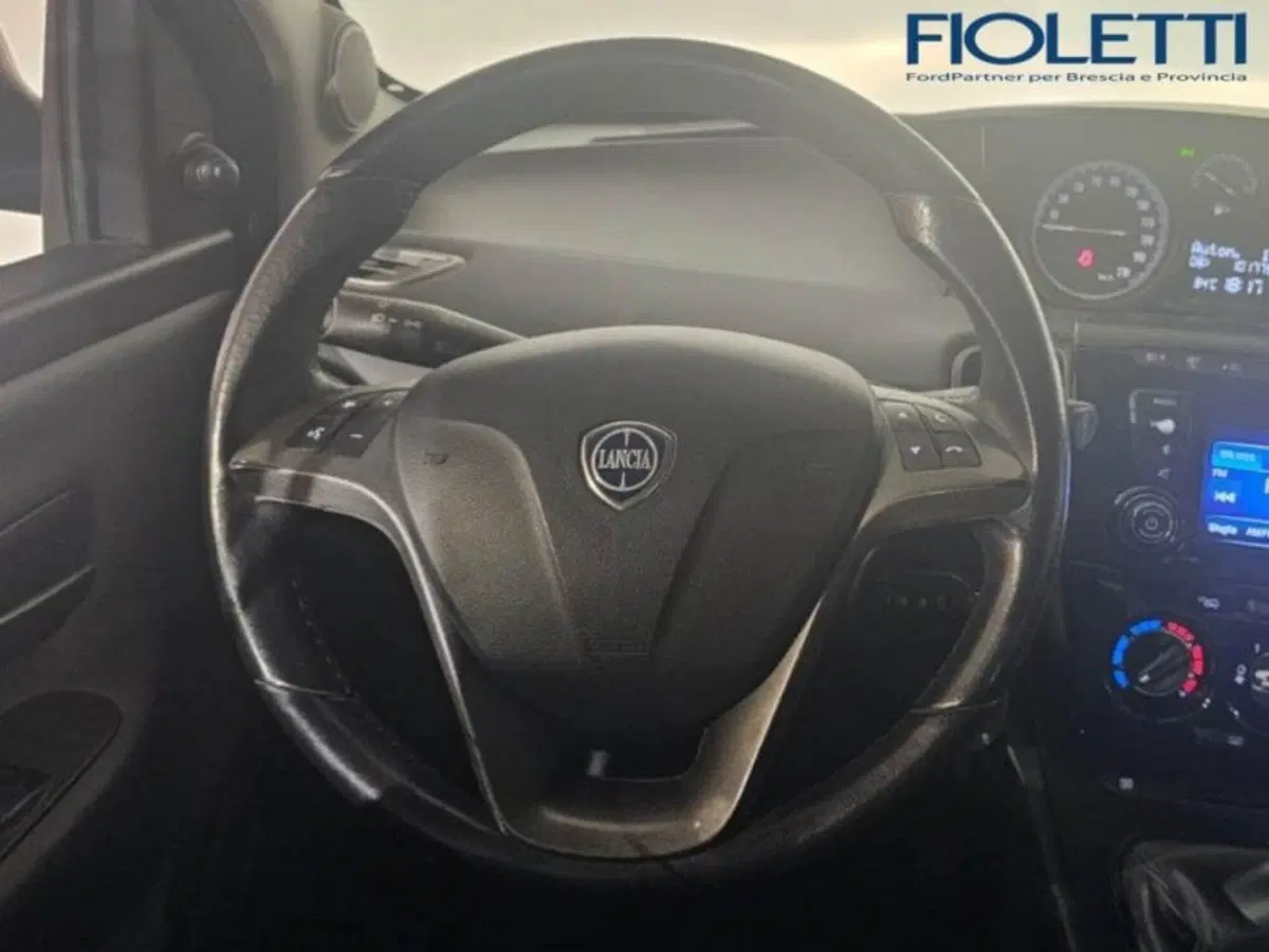 Lancia Ypsilon usata a Brescia (7)