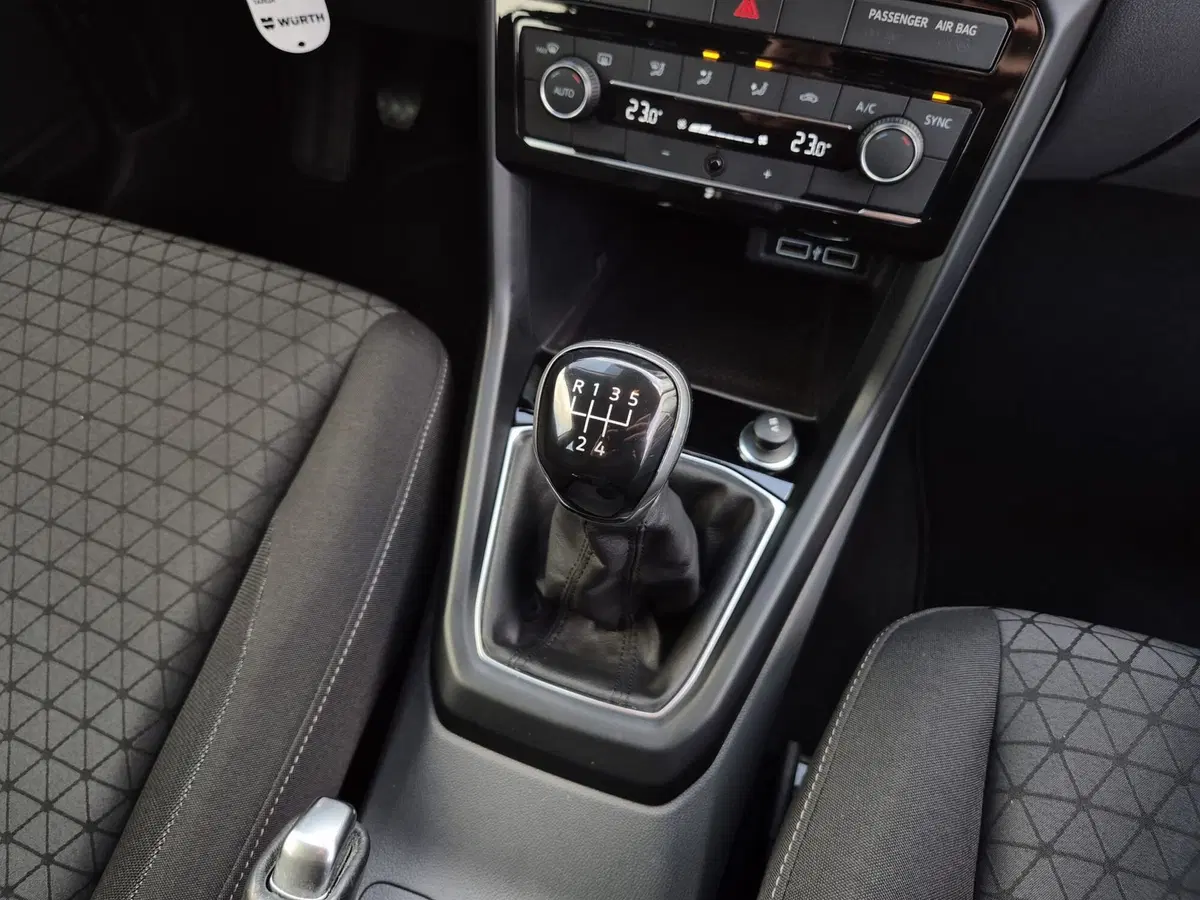 Volkswagen T-Cross usata  (10)