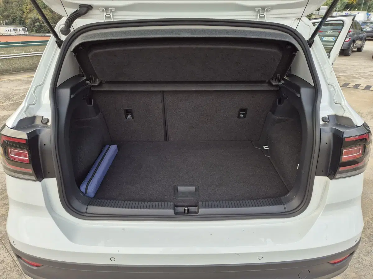 Volkswagen T-Cross usata  (11)