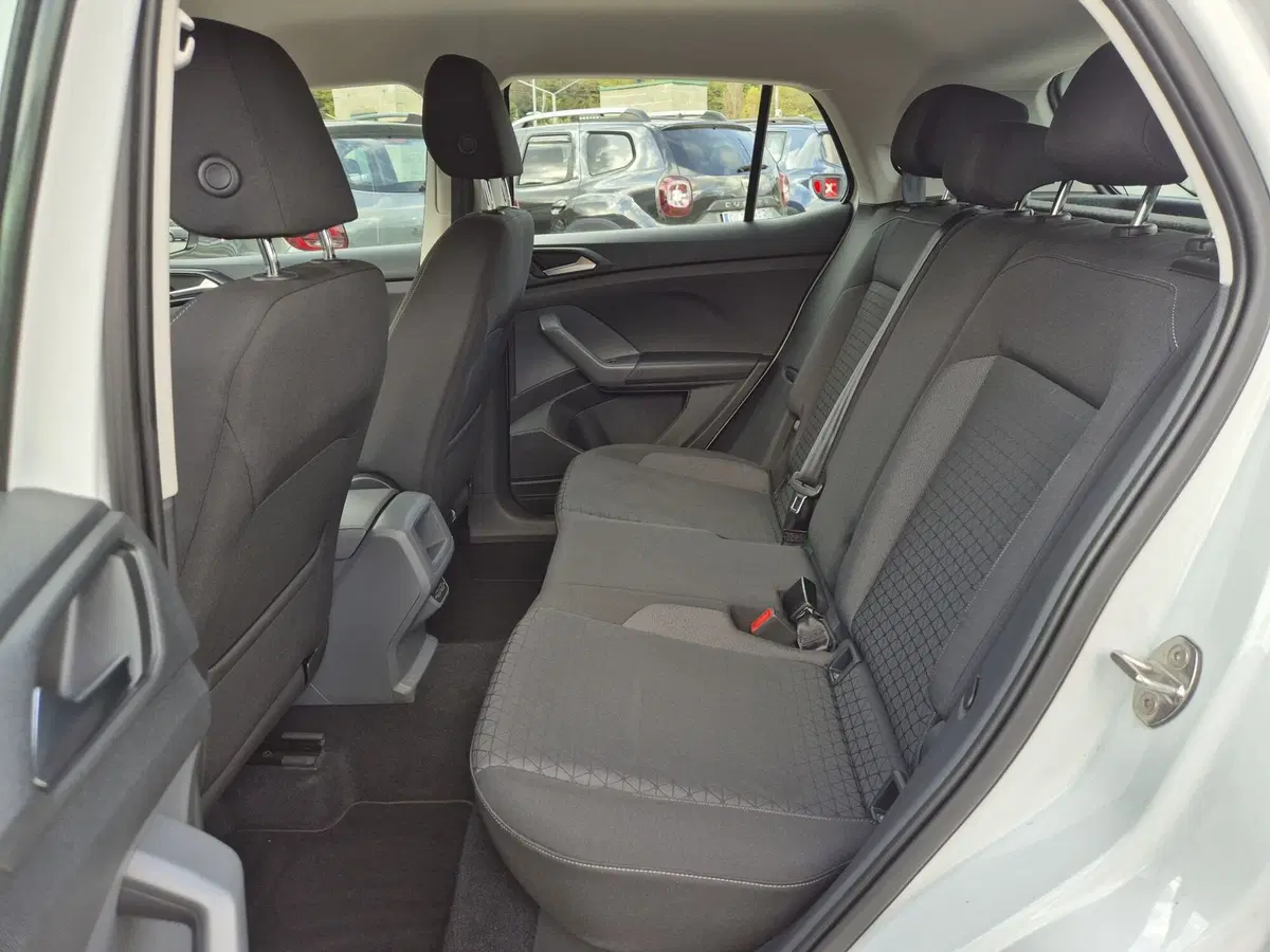 Volkswagen T-Cross usata  (7)