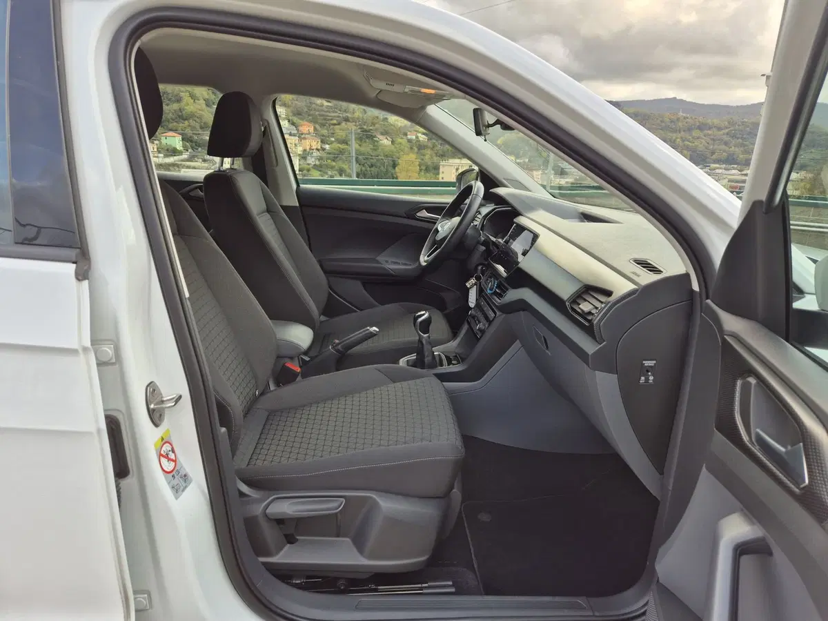 Volkswagen T-Cross usata  (9)
