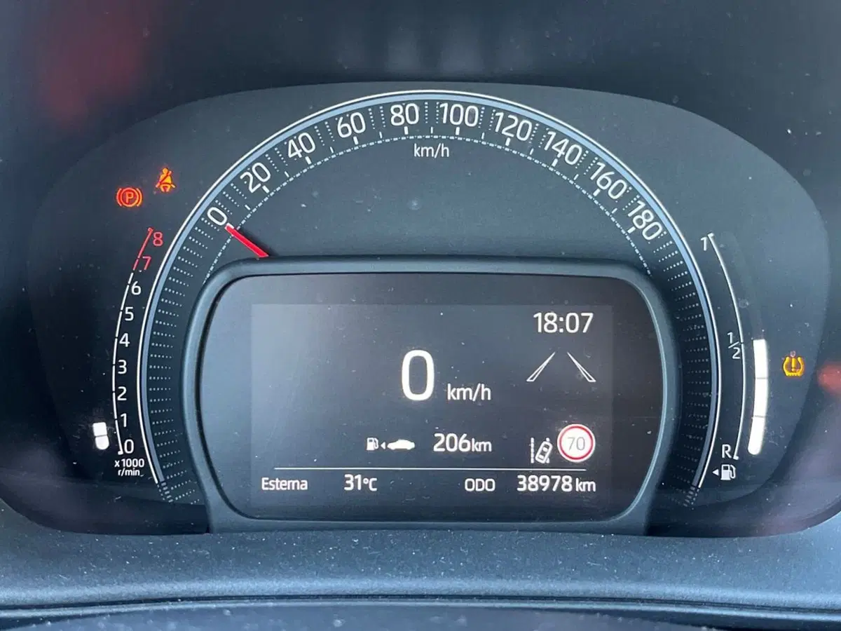 Toyota Aygo X usata a Ragusa (9)