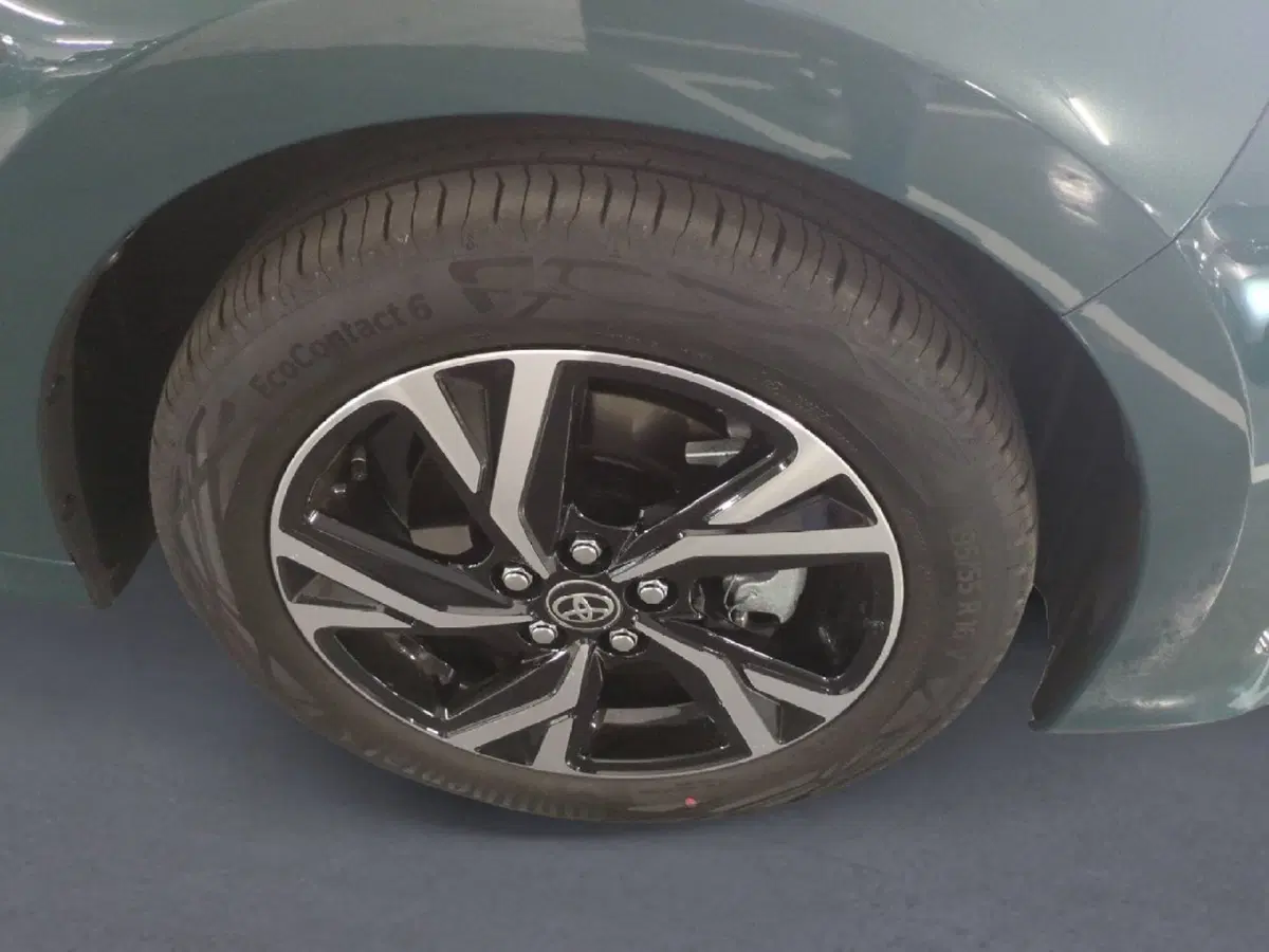 Toyota Yaris usata a Milano (8)