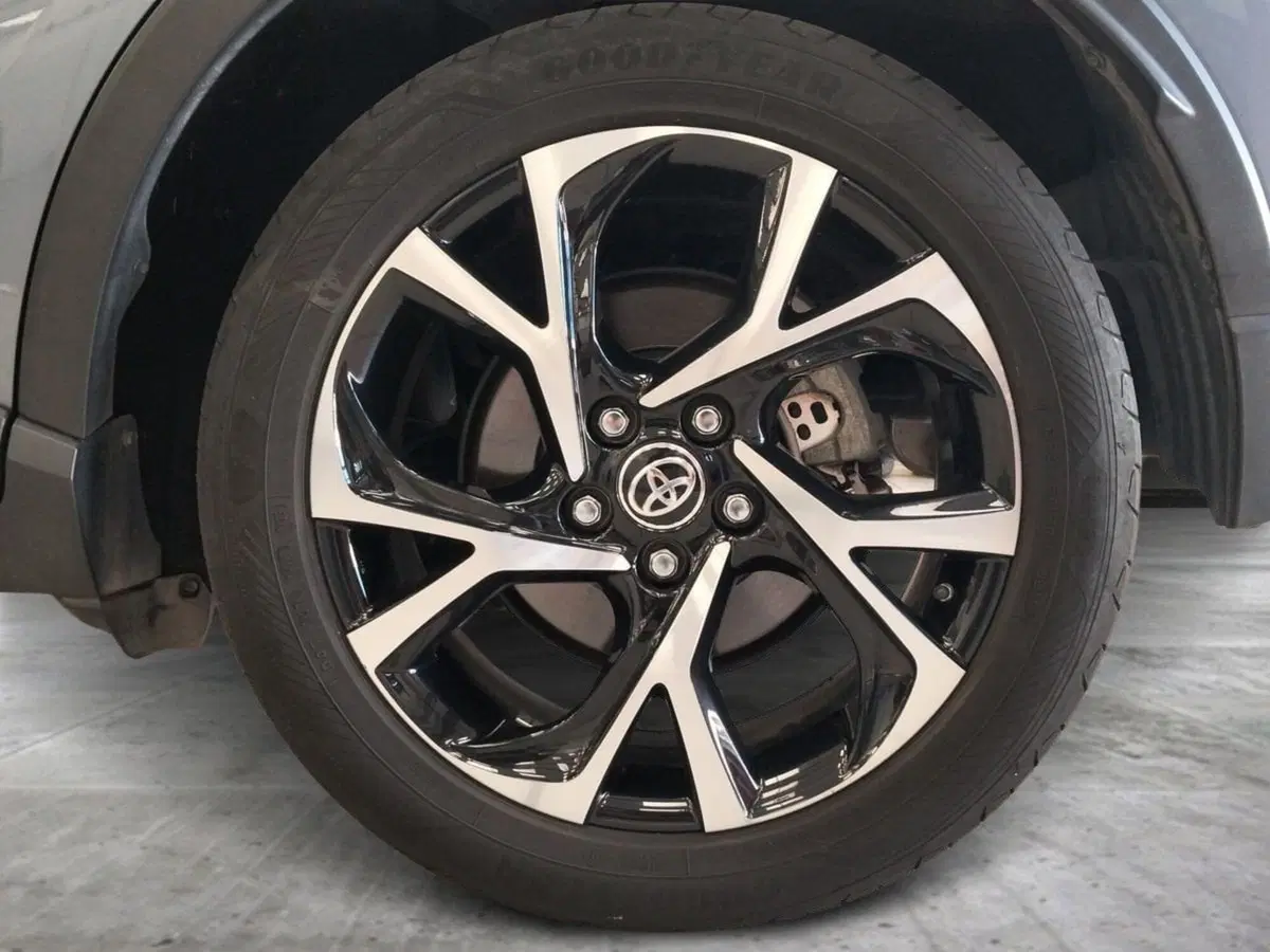 Toyota Toyota C-HR usata a Roma (12)