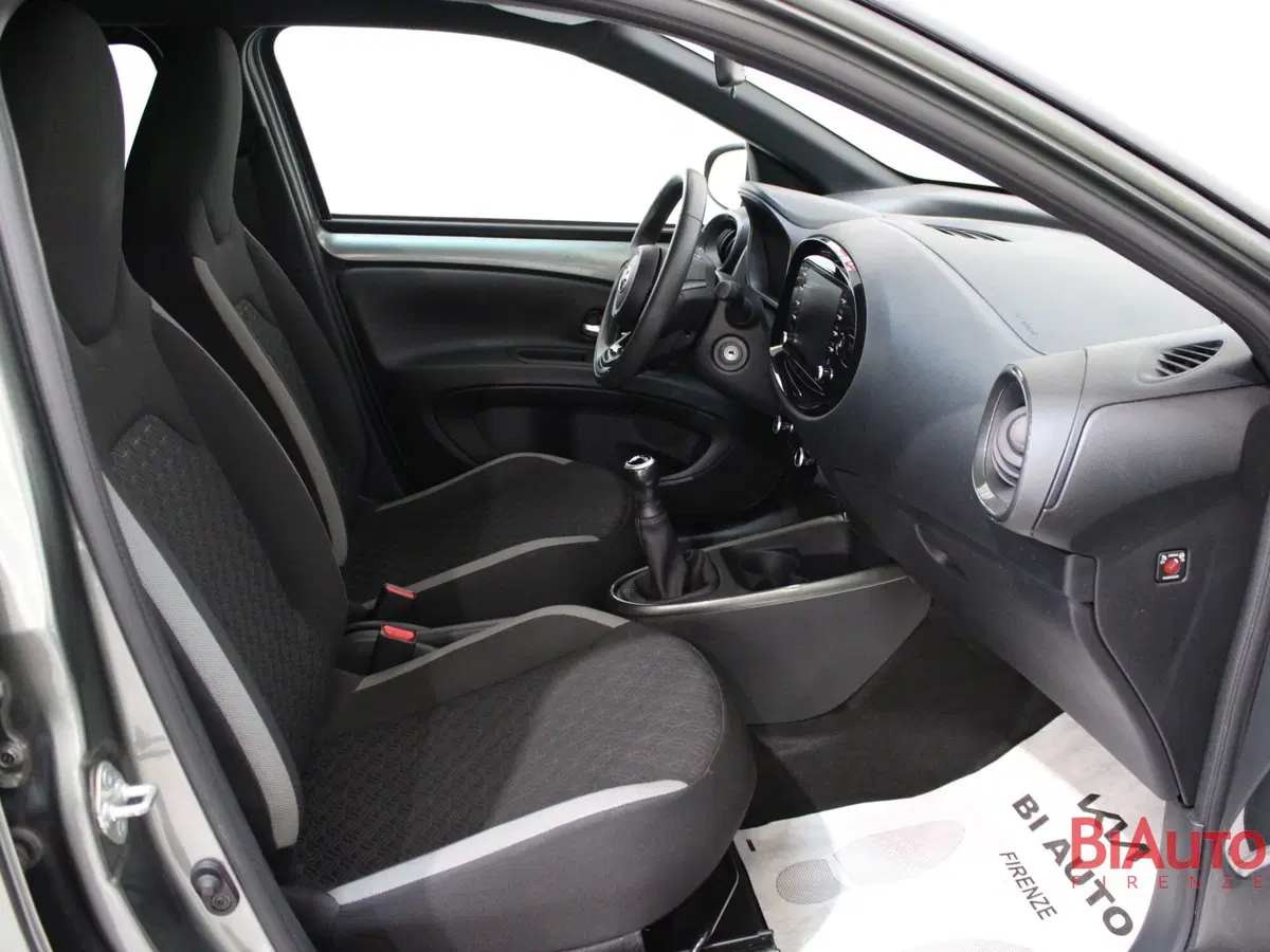 Toyota Aygo X usata a Firenze (7)