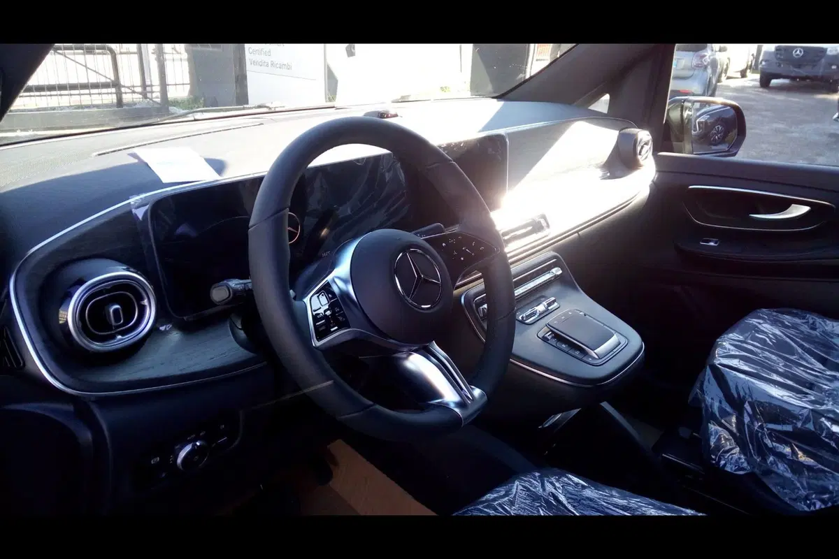 Mercedes-Benz Classe V nuova a Pescara (12)