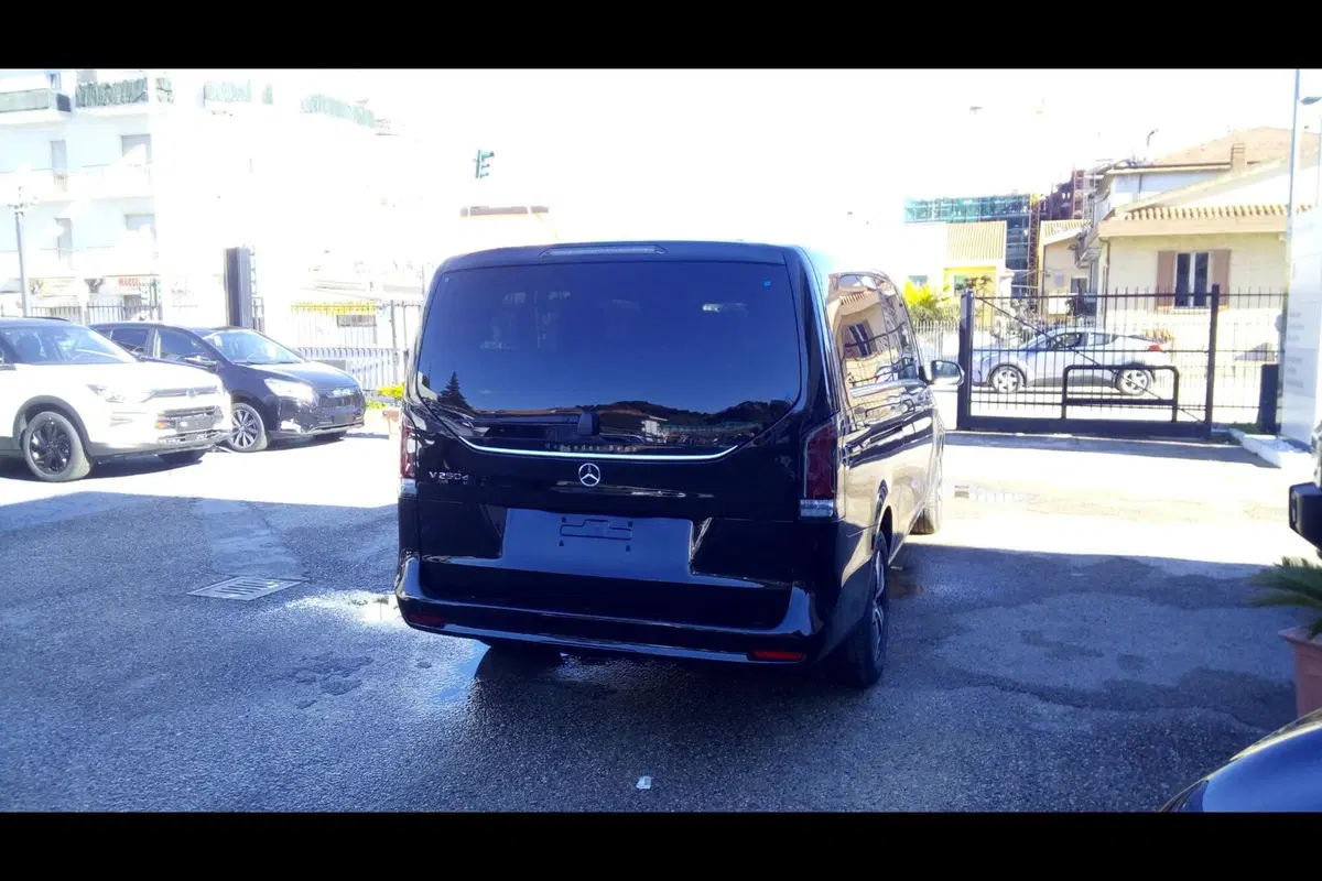 Mercedes-Benz Classe V nuova a Pescara (3)