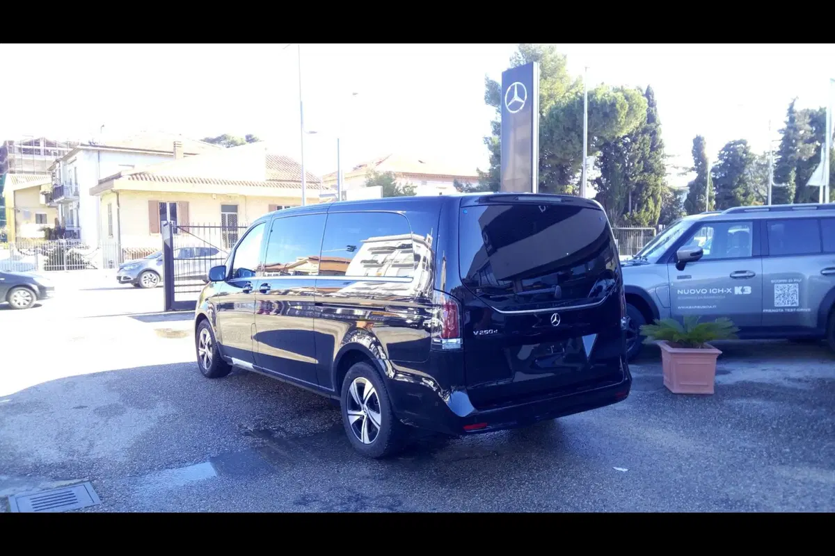 Mercedes-Benz Classe V nuova a Pescara (4)