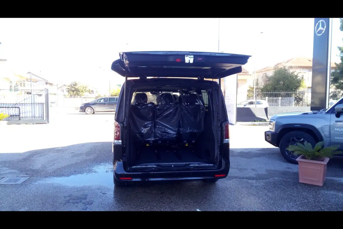 Mercedes-Benz Classe V nuova a Pescara (5)