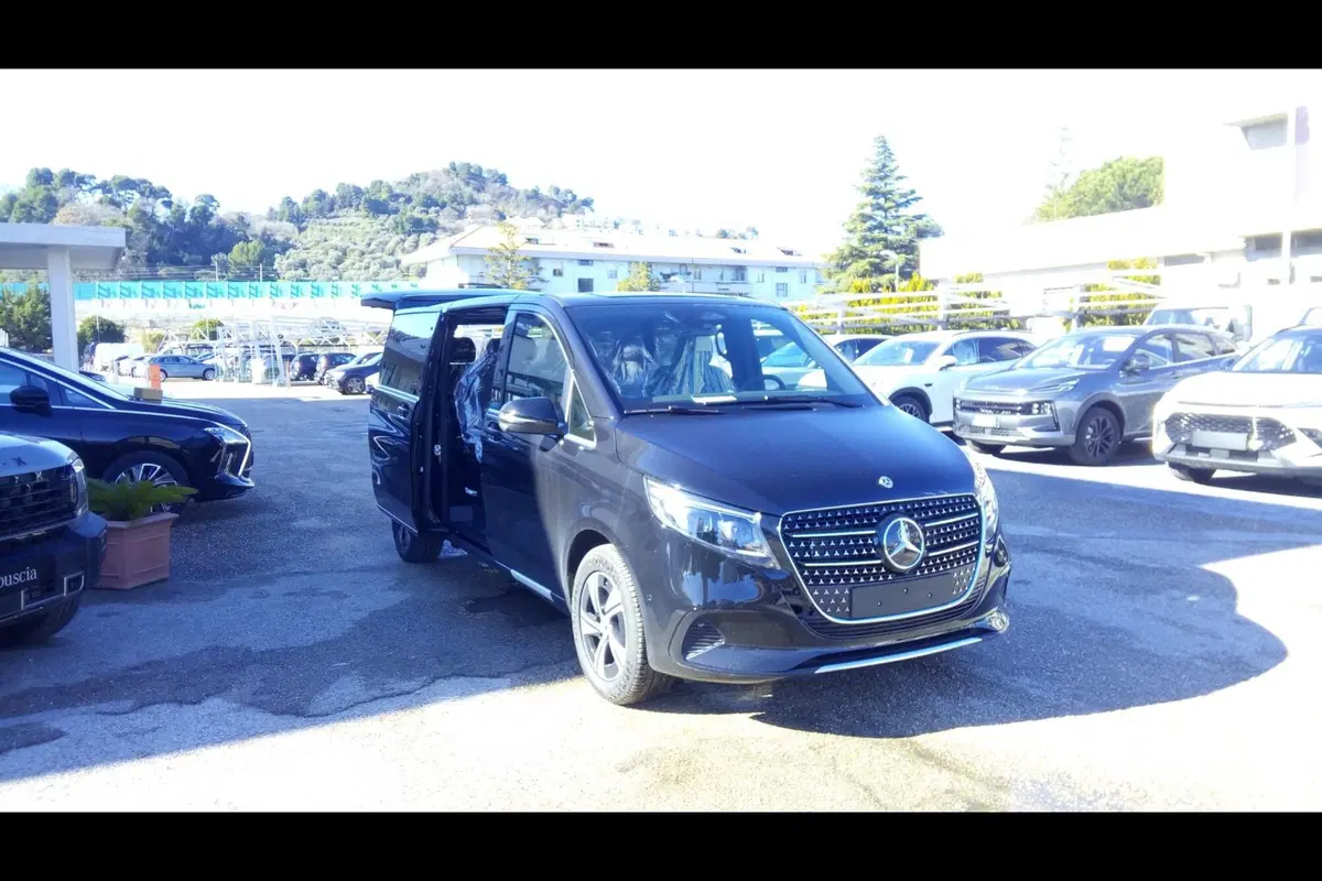 Mercedes-Benz Classe V nuova a Pescara (6)