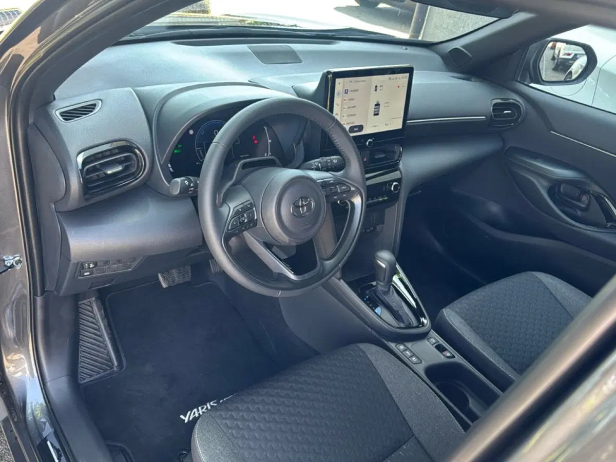 Toyota Yaris Cross nuova a Ferrara (10)