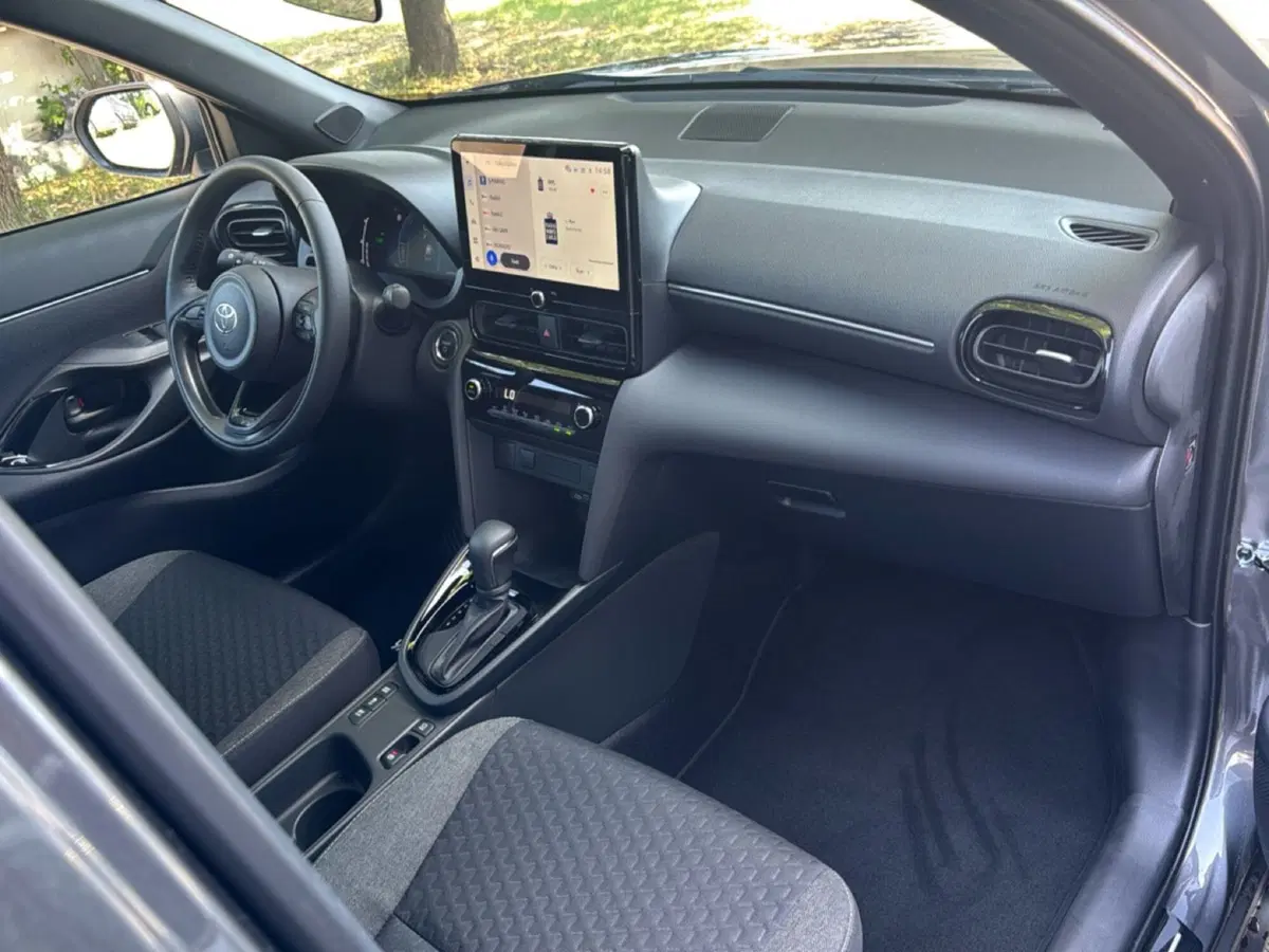 Toyota Yaris Cross nuova a Ferrara (12)